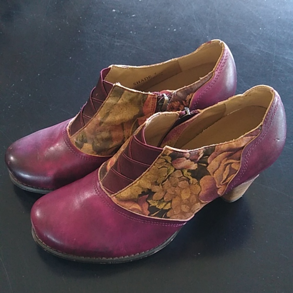 ELITE BY CORKY LEATHER ANKLE BOOTS SIZE 7 side zip plum floral color LIKE NEW